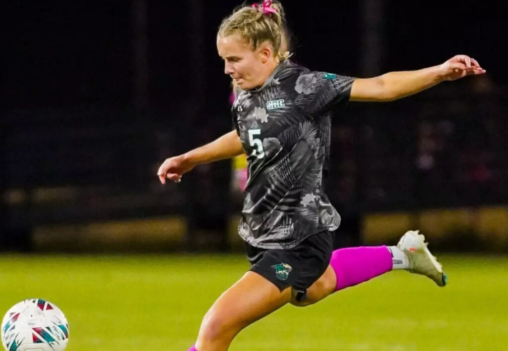Coastal Carolina defender Eefje Botjer